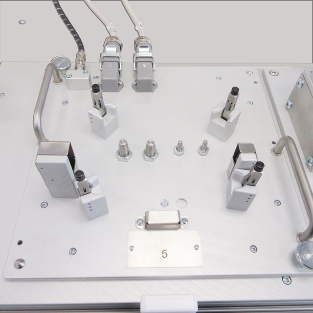 Example for interchangeable assembly fixture 